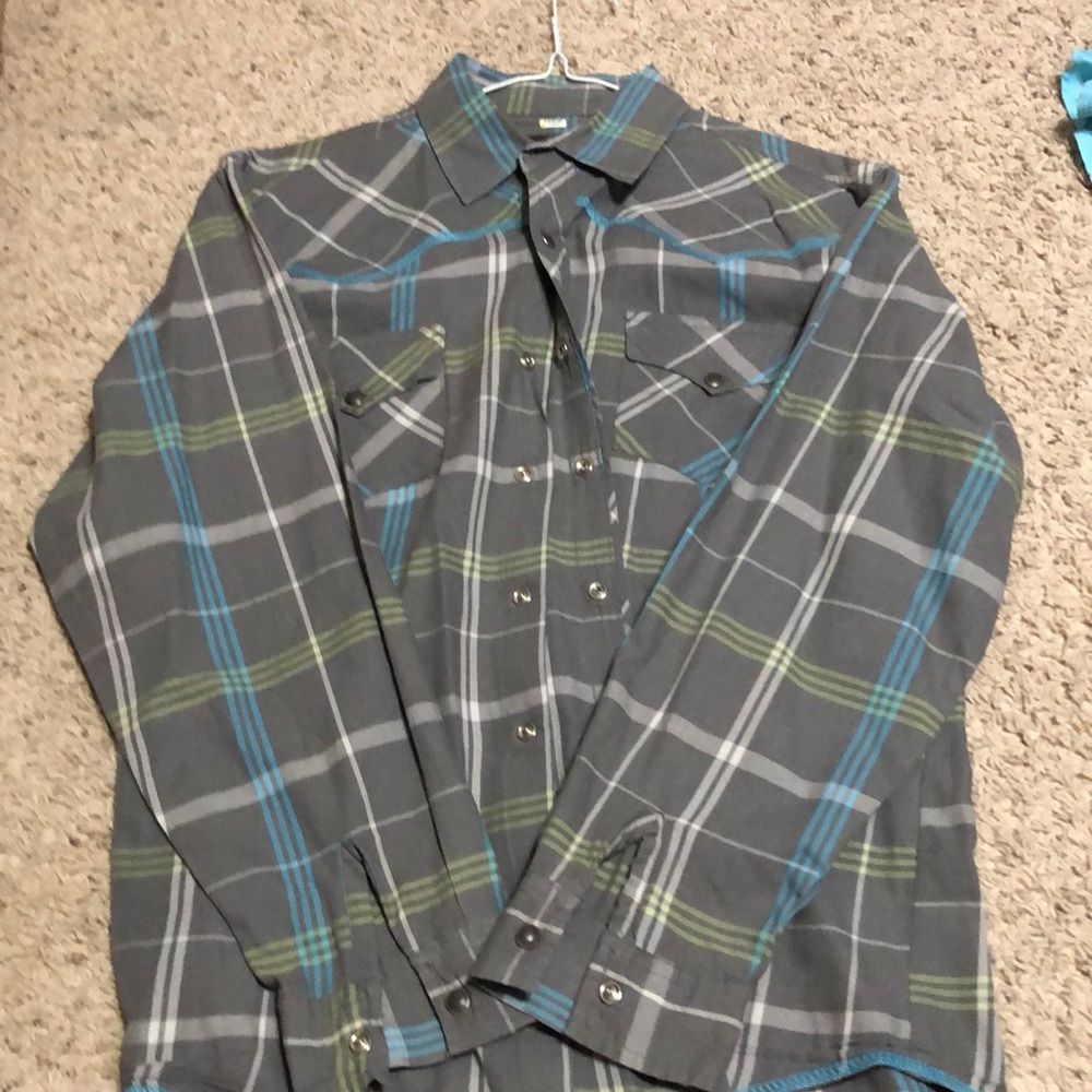Plad button up